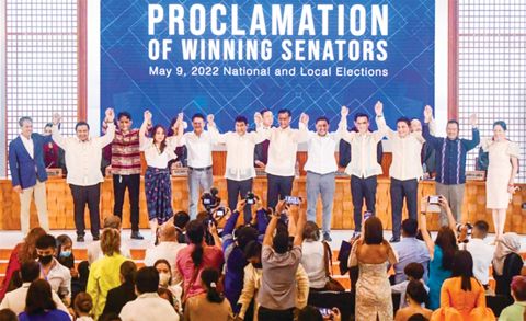 選舉署昨日在菲國際會議中心公告12名參議員當選人。