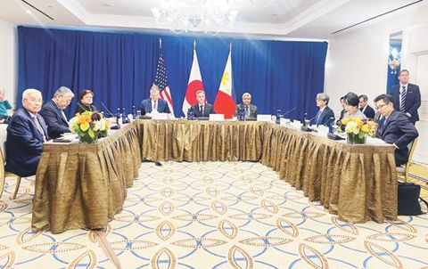 圖為菲律濱外交部長馬納洛（左二）與美國國務卿布林肯和日本外相上川陽子（右二）在紐約聯合國代表大會期間舉行會談。這三個國家正在探索進一步促進印度太平洋地區和平與穩定的方法。