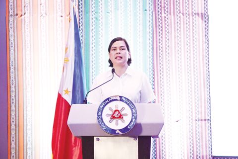 副總統．莎拉杜特地感謝華社支持教育部門，為貧困但值得的菲律濱學生提供更多獎學金。（本報記者Celia