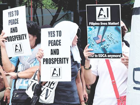 7月21日，一群人在菲律濱舉行抗議EDCA站點的活動。
