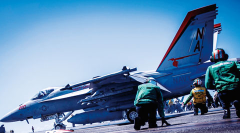 週四,菲武裝部隊證實中國航母山東號及其護航編隊出現在菲律濱附近並通過菲律濱海。