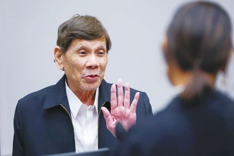 前菲律濱總統羅德里戈·杜特地9月16日在荷蘭海牙的國際刑事法院出庭。（美聯社）