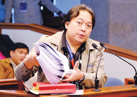 檢方證人、菲律濱政府電子採購系統部門主管倫德爾·索佩尼亞向參議院彈劾法庭提交與授予GenCorp政府合約相關的文件，GenCorp是副總統莎拉·杜特地在其資產、負債及淨值申報表中列出的公司。