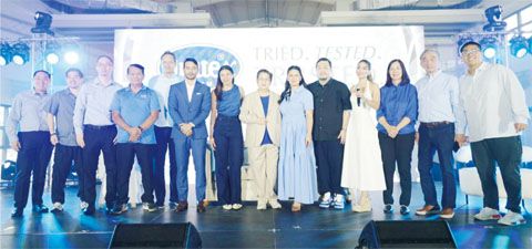 由左至右:製造總監