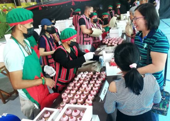第48屆草莓節3月17日在孟訖省拉特立尼達市舉行，現場售賣1.2萬個草莓紙杯蛋糕。