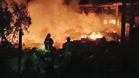 自週五晚間起肆虐描仁瑞拉市工業區的大火,已於週六上午8點12分宣告得到控制。