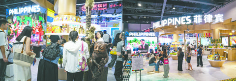 9月10日,2025年中國國際服務貿易交易會在北京首鋼園開幕。本屆服貿會以「數智領航,服貿煥新」為主題。澳大利亞、德國、全球服務貿易聯盟等20餘個國家和國際組織在主題展設展,其中,澳大利亞首次擔任主賓國。圖為在服貿會主題展菲律濱館,參觀者在了解菲律濱商品。(新華社)
