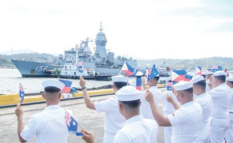 圖為澳洲皇家海軍圖文巴號2月13日至16日訪問蘇比克灣進行友好訪問，並深化雙邊防務合作。