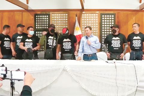 「政治分肥基金騙局」的吹哨人萊維·巴利戈德律師於2月24日向媒體展示18名男子,據稱曾是奧利·古特薩在擔任薩迪·許安保人員期間的前同事。據稱,這些男子曾將裝滿現金的手提箱送到數名政府高官(包括許氏、總統以及前眾議長、禮智省眾議員馬丁·羅麻禮斯的家中。