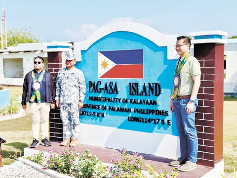 參議院財政委員會主席張僑偉在訪問希望島（中業島）期間，承諾為基礎設施（特別是醫療和教育領域）提供資金。他是過去四週內第二位訪問該島的參議員。該參議員強調了訪問希望島的重要性，以便親自了解該島的需求，尤其是在即將到來的預算季節準備工作之際。島上正在建設一個醫療設施、新增校舍和一個第二港口。