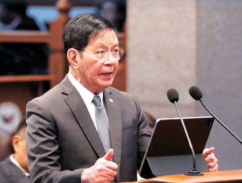 參議院副議長兼藍帶委員會主席潘菲洛·「炳」·轆遜週二在巴西市參議院就該委員會關於涉嫌異常防洪工程項目的部分報告發表特權演說。該報告迄今已獲得六個簽名，距離提交和提案所需的九個簽名尚缺三個。