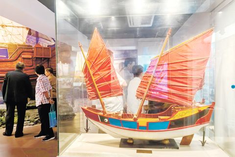 圖為菲華歷史博物館內展示的帆船模型。(中新社)