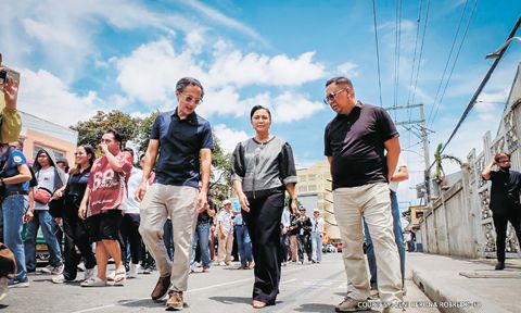 公造部長文斯·迪順週六會見了那牙市市長麗妮·羅貝禮道,視察小馬科斯總統在二月訪問期間承諾的項目,特別是在政府「防洪計畫」下的項目。