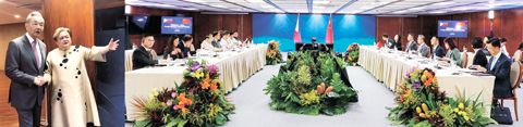 左圖為菲律濱外交部長特蕾莎·拉扎羅於7月22日在東盟會議期間會見中國外交部長王毅，討論菲中關係。右圖為菲中外長舉行雙邊會談。