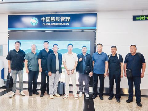菲中兩國執法部門合作抓獲並遣返一名涉嫌組織跨境賭博犯罪的逃犯陳某。