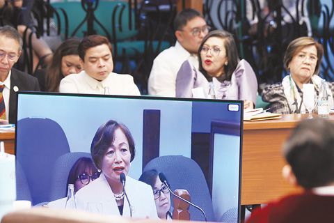 前廉政法庭主審法官安巴羅·加莫沓希——董(音)於2026年9月14日(週一)在巴西市參議院舉行的副總統莎拉·杜特地彈劾審判第24天中,解釋第二條條款所依據的法律概念。檢方傳喚加莫沓希——董,討論不明財富、資產負債及淨值申報表披露、實益所有權和財務利益。