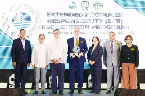 （由左至右）環境部的政策、規劃及國際事務副部長Jonas