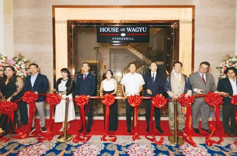 左起：House