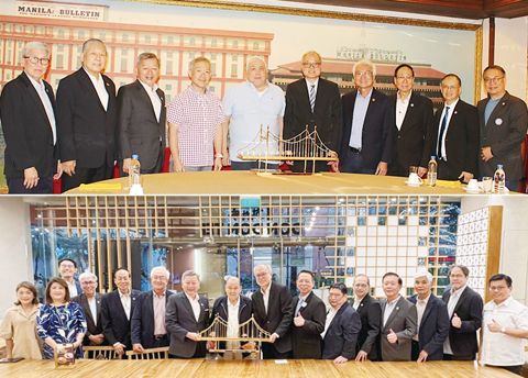 圖片說明：贈送「紀念金橋」予兩位榮譽理事長。